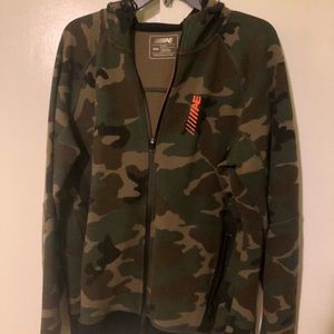 Men’s American Eagle Hoodie - Medium, Camo